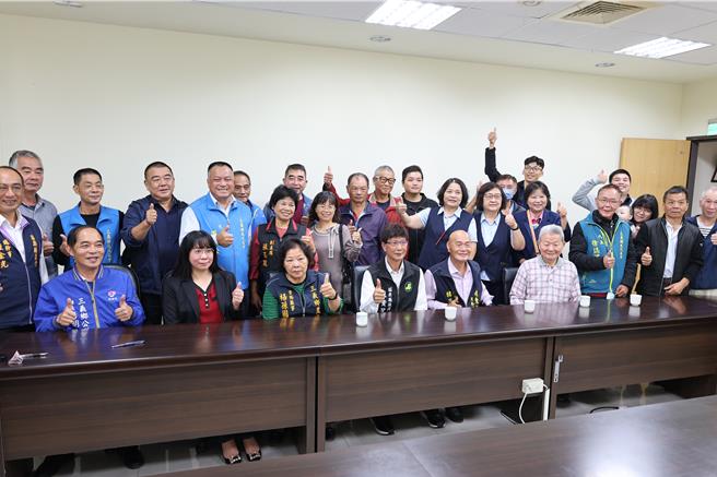 苗栗縣鄉鎮市農會改選總幹事候聘登記第3天，三義鄉農會現任總幹事徐榆瑾20日完成登記。（謝明俊攝）