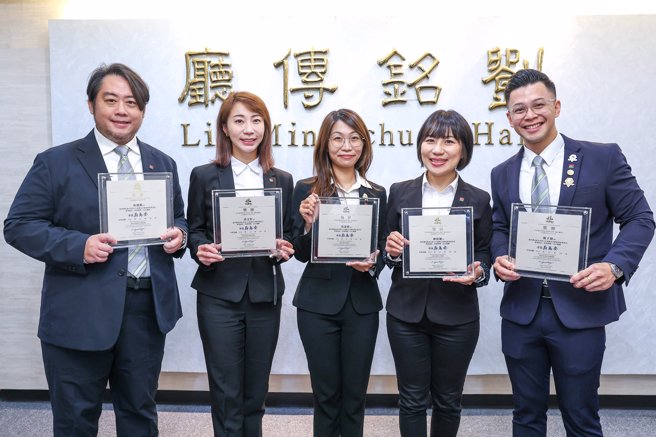 信義房屋今（113）年多位優秀經紀人獲頒台北市優良經紀人，承諾未來將持續秉持「先義後利、以人為本、正向思考」的理念引領公司同仁持續提供消費者最優質的服務。(圖/信義房屋 提供)