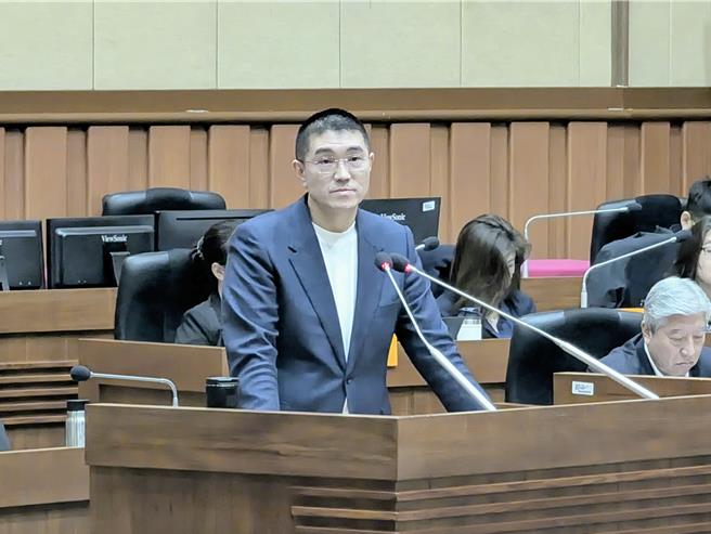 基隆市政府推动针对身心障碍学童的特殊牙科服务，但迄今没有医院愿意投标。议员建议由基隆市立医院承接该服务，市长谢国梁表示，将与卫生局研议后做出最后决定。（张志康摄）