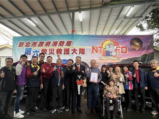 为让消防局能够提供更好的救援品质，许多善心民眾会捐赠物资传递爱心，今（20）日新北市消防局第一救灾救护大队大队部及第六救灾救护大队汐止分队便收到由善心民眾温政延捐赠的灾情勘查车，两队各1辆。（新北消防局提供）