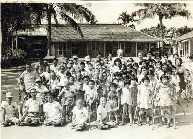 挪威宣教士苏超生牧师夫妇创办屏东伯大尼之家。（伯大尼之家提供／罗琦文屏东传真）