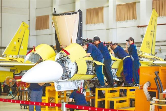 汉翔航空工业肩负国机国造「勇鹰号」的重要国防任务。（翻摄总统府网站／杨静茹南投传真）
