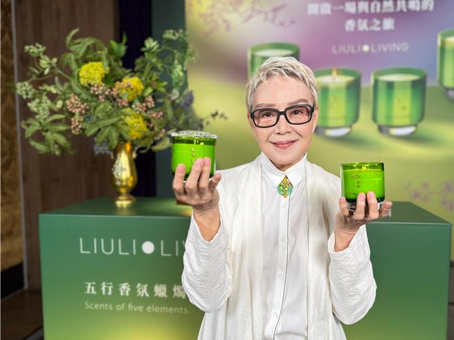 琉璃工房创办人兼艺术总监杨惠姗出席LIULI Living「全新五行香氛蜡烛系列」发表记者会。（古明弘摄）