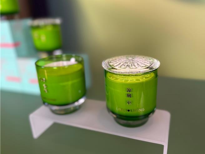 琉璃工艺制作的蜡烛保护盖，建议售价1000元。（古明弘摄）