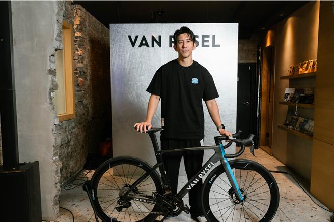 《影后》南瓜小姐原型被说是梧桐妹？修杰楷20日出席活动笑回：「不太像啦。」（品牌提供）