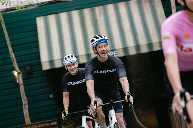 修杰楷（中）20日出席单车品牌发表会。（品牌提供）