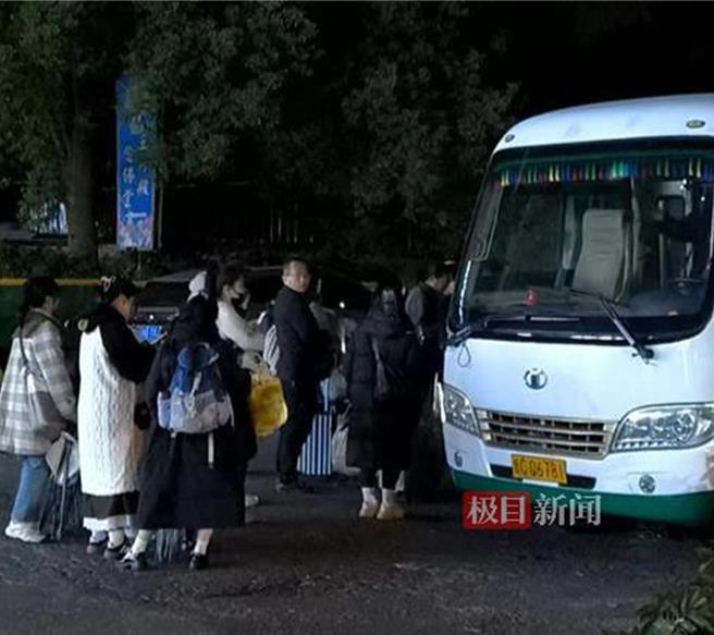 橫漂故事：橫店臨時演員辛酸。（極目新聞）