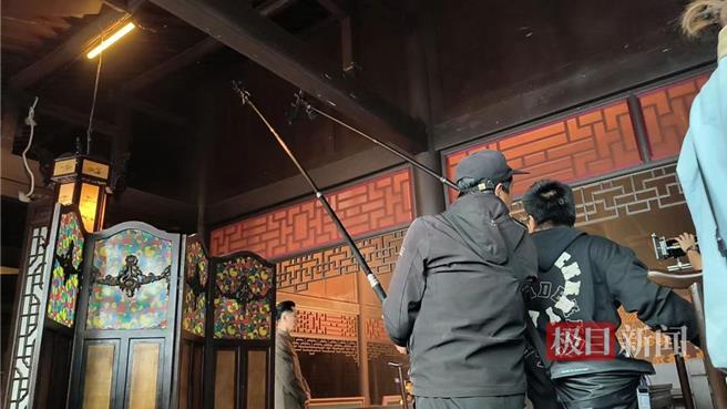 橫漂故事：橫店臨時演員辛酸。（極目新聞）