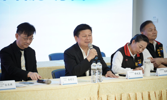 花莲0403地震灾后重建补助方案，花莲县政府和立法委员傅昆萁共同努力争取，行政院终于点头核定红单受灾户重建补助方案，这是合作争取攸关民生重大法案的典范。(戴志扬翻摄)