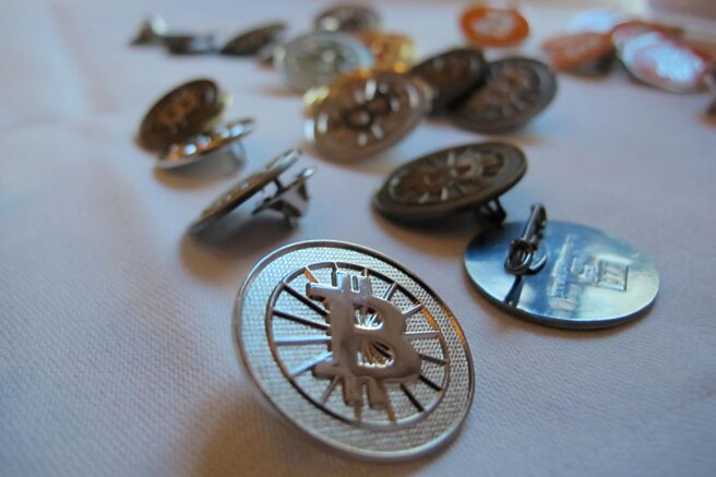 川普当选美国总统后，「川普交易」持续火热，最受关注的加密币后市看涨，不仅推动比特币价格创新高，也吸引企业加码投资。图／美联社