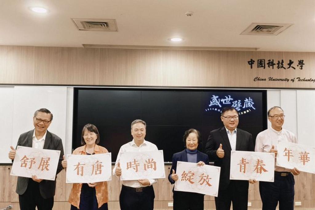 ▲左起：社團法人中華翰維文化推廣協會理事長陳春霖、中國文化大學華岡博物館館長劉梅琴、陝西省文物交流協會秘書長劉芃、中國科技大學董事長上官永欽、新北市文化基金會董事長李德維、文化部文化資產局前局長施國隆。　圖：社團法人中華翰維文化推廣協會／提供