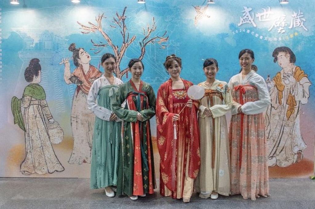 ▲展場周邊活動：漢服體驗。　圖：社團法人中華翰維文化推廣協會／提供