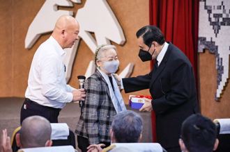 二二八受難者遺族徐光女士辭世 生前好友馬英九前總統靈前致意