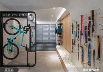单车狂热者的梦想居家！客制化现代风透天别墅，让清新绿意走入两人小日子  