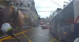 挂假车牌拦查不停　擦撞女骑士肇逃！警方追缉中