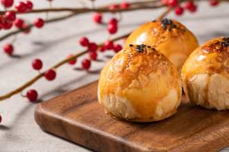 蛋黃酥爆漲價潮！不二糕餅每顆漲10元 陳耀訓破百元也賣完