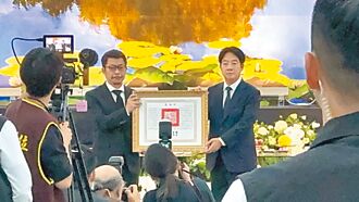 台南 3度弔唁陳輝東 賴清德頒褒揚令