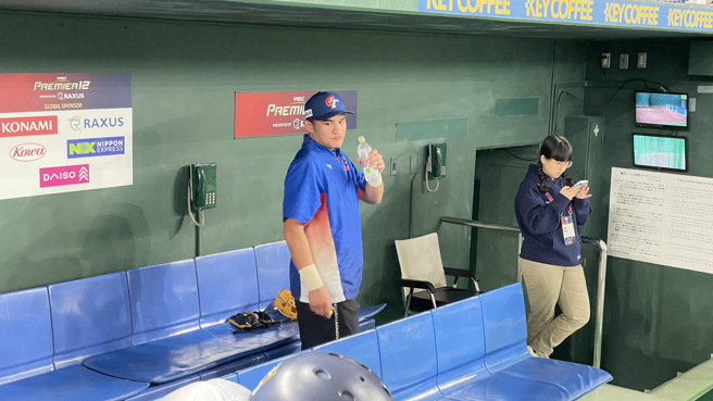 12強複賽首戰登場，岳東華先發鎮守二壘。（圖／毛琬婷攝）