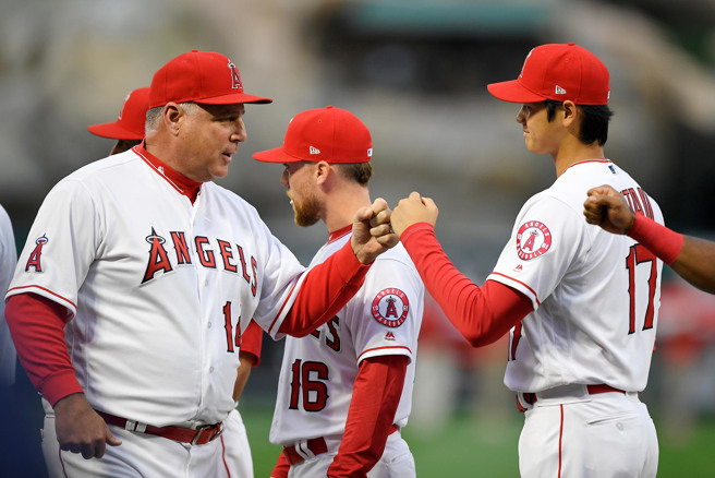 天使前教头索西亚（图左）此次带领美国队征战12强赛事。（图／美联社）