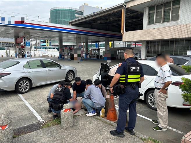 警方逮22岁卢姓男车手。（翻摄照片／洪靖宜高雄传真）