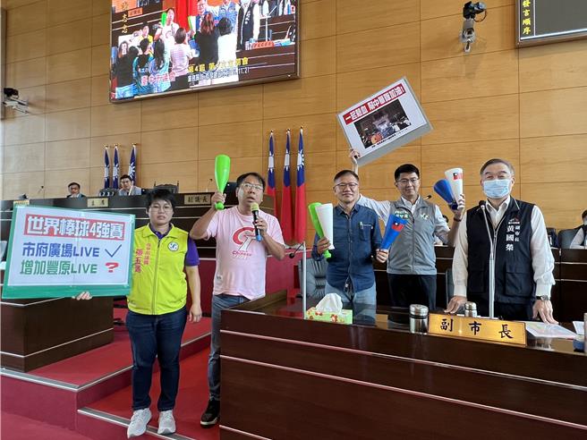 台中市议员谢志忠、王立任、张玉嬿、黄守达等人21日业务质询，争取在台中市各区转播中华队棒球赛事。（林欣仪摄）