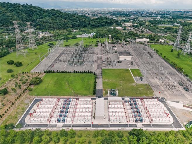 台电携手大同智能，于冬山超高压变电所建置23个储能货柜，占地约1，600坪，打造60MW／85MWh储能系统。（图／台电提供）