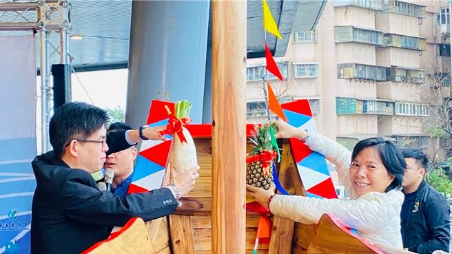 中国国民党21日召开记者会痛批海科馆馆长陈素芬（右）霸凌下属案件迄今没动作，甚至还内部调查吹哨者。海科馆表示，陈素芬请假到下周五，标案一切按照採购法办理。（海科馆提供／徐佑升基隆传真）