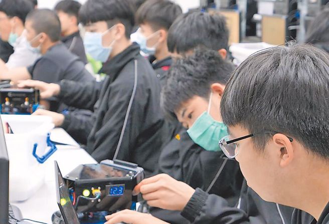 公立科大招普高生達35％，全教總喊話教育部：把名額還給技高生。（教育部提供）