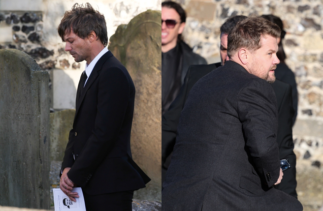 路易与主持人柯登现身连恩的告别式。（图／达志影像）