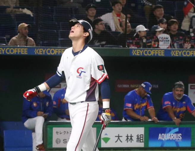 5局上陳晨威在滿壘時遭到三振。（趙雙傑攝）