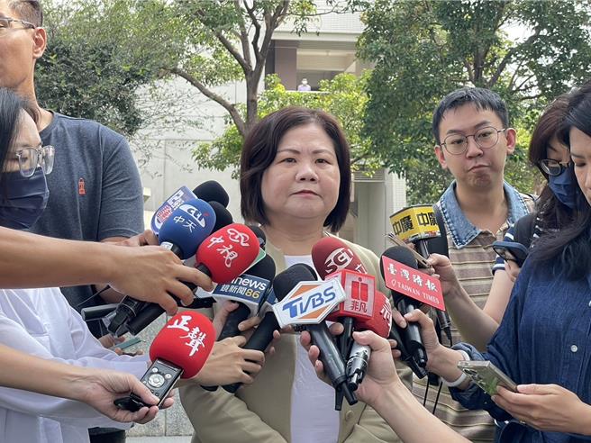 勞動部勞動力發展署北分署長謝宜容霸凌爭議持續延燒，綠營人士透露，王安邦約談謝宜容的事件無關霸凌事件，許銘春為了切割，將2件事情混為一談，實在不厚道。（洪浩軒攝）