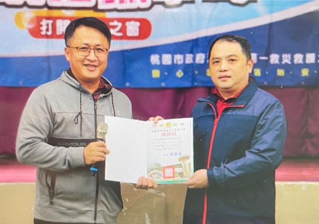 冬季来临，桃园市消防局桃园分队于桃园区文山国民小学举办「防范一氧化碳中毒宣导活动」，向学生普及燃气热水器装设不当带来的安全隐患。活动设计富有教育性和趣味性，透过话剧、有奖徵答及六大闯关站，让孩子们在互动游戏中学习一氧化碳中毒的预防措施，增强防灾意识。（消防提供）