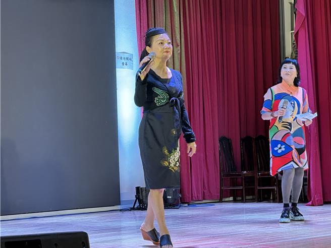 歌手夏祎带来「夜上海」等歌曲。（王志伟摄）