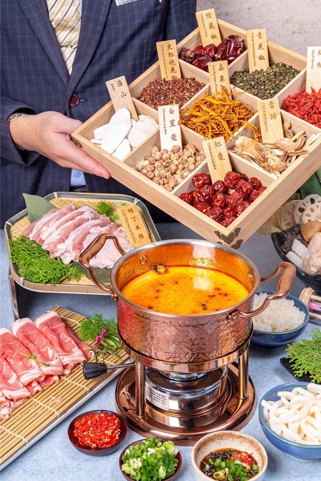 台北凯达大饭店「Bar 98」港式火锅「百鲜打边炉」，为独食族设计个人小火锅套餐。（台北凯达大饭店提供／吴娮翎台北传真） 