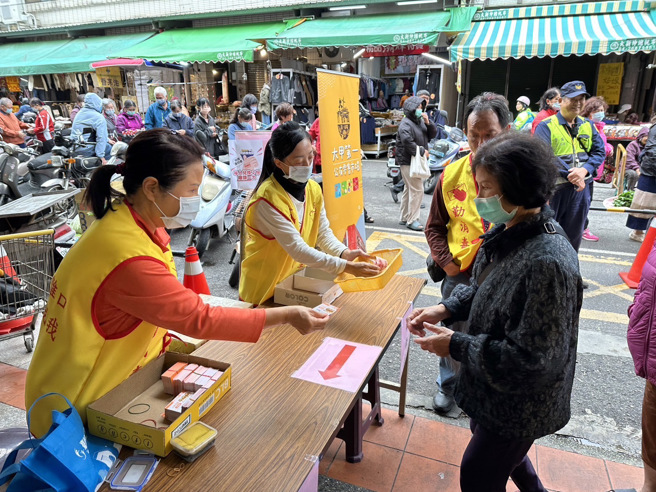 台中物調券活動，為減少民眾久候，各場域皆以最迅速的方式兌換完畢。(圖/台中市政府經發局提供)