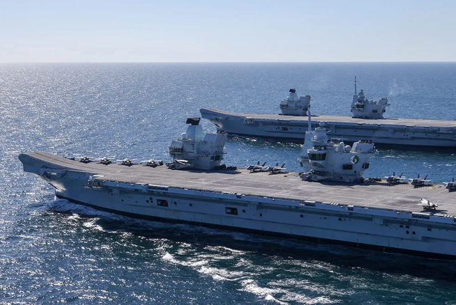 英國航母伊麗莎白女王號（HMS Queen Elizabeth）與威爾斯親王號（HMS Prince of Wales）。（英國國防部）