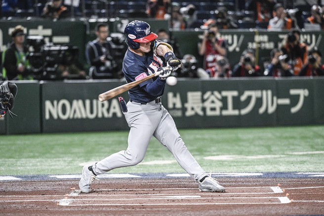 美国队在五局上打出全垒打，当时首先得到1分，没想到下半局被反超。（WBSC提供）