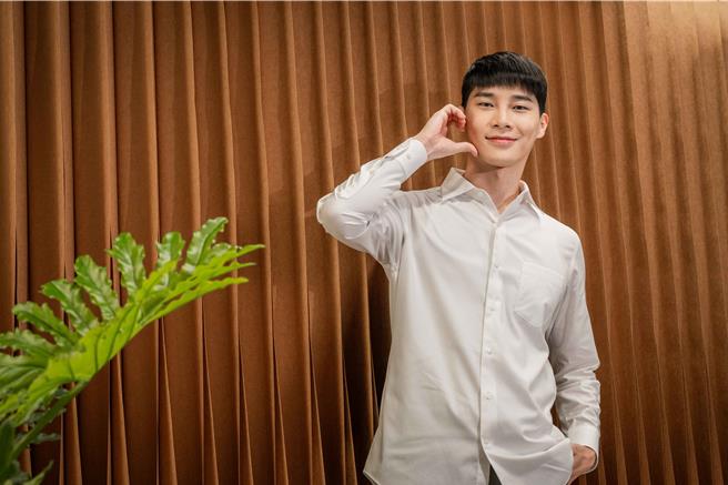 宋偉恩暴瘦10KG走不出角色，覺得去世的本尊在旁陪伴。（大愛提供）