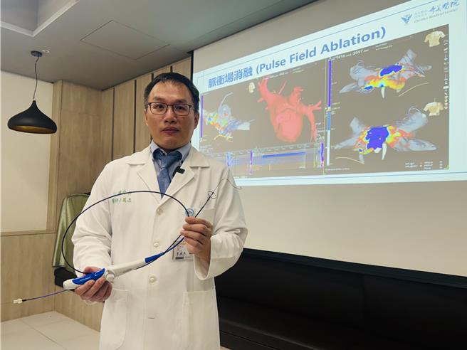 奇美医院心臟血管内科主治医师李威杰表示，国人饮食西化、少运动、抽菸喝酒等，使得心房颤动有年轻化趋势。（曹婷婷摄）