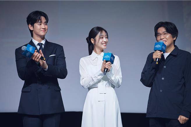 金秀贤（左起）、曹宝儿、导演朴铉锡21日为主演《山寨人生》现身新加坡宣传。（迪士尼提供）