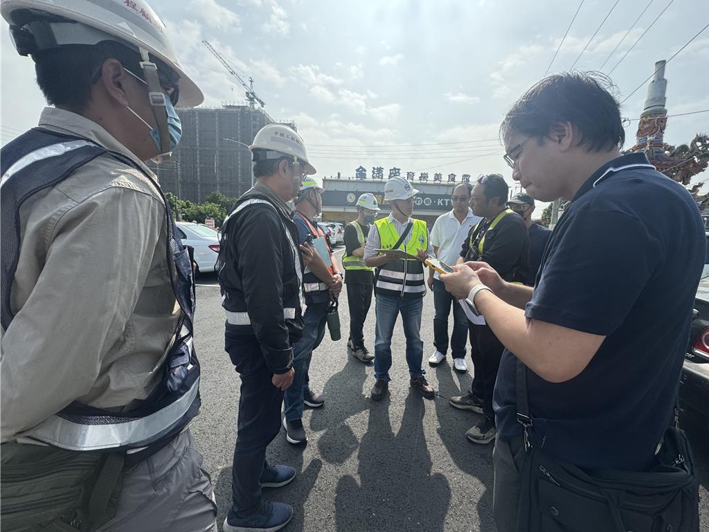 絕命終結站！ 台南下水道工地巡守員拍完冒水照傳主管   秒遭機具壓死 