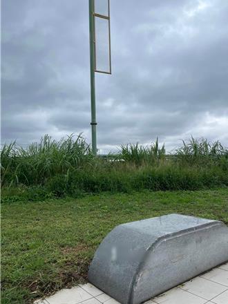 新竹河濱公園「六腳獸」激戰   議員慢跑驚見：保險套黏石椅沒清