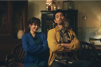 楊子儀「蓄鬍燙髮」造型曝光！金門廟口賣海產被誇帥