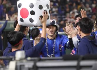 12強》幸運第7局猛灌5分 中華隊8比2大勝美國複賽開張