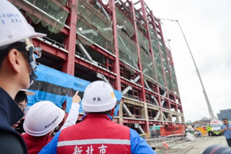 三重第二行政中心吊塔坠落酿1死3伤　市府勒令停工彻查