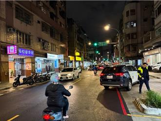 不走人行道走馬路！ 板橋男遭公車擦撞倒地不起