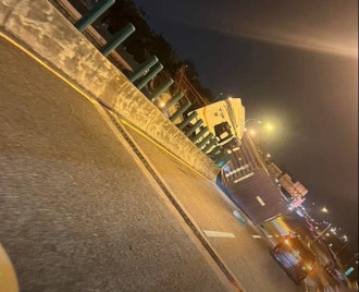 國道一號中山四路出口曳引車翻覆 全線封閉