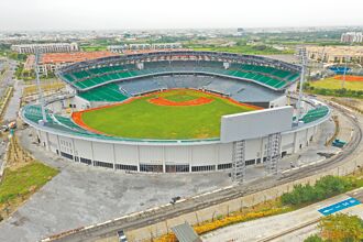 台南亚太成棒主球场 草皮绿油油