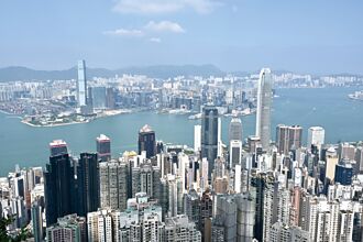 港房市難題 兩代特首隔空交火