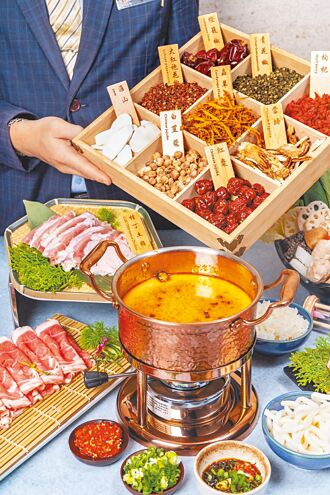 到飯店吃異國鍋物嘗鮮暖胃